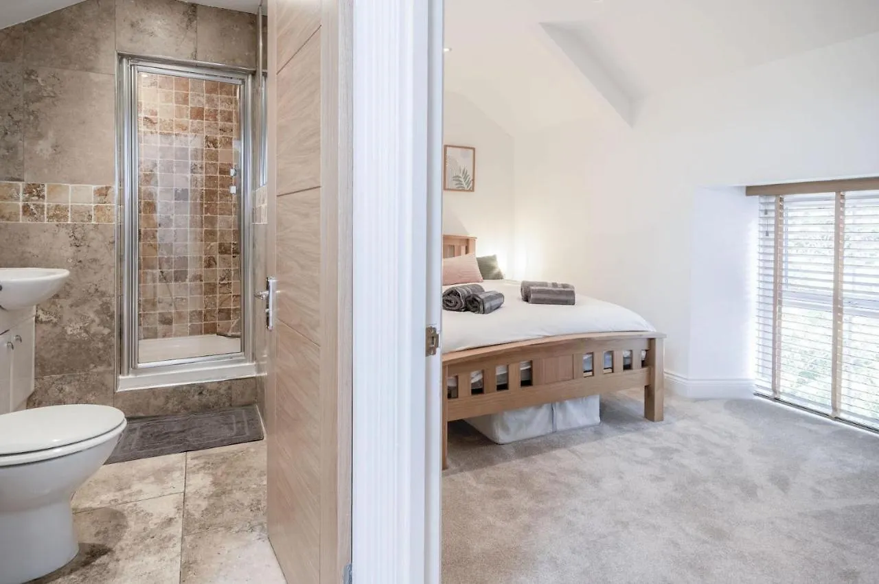Flat 2 - 2 Bedroom - Apartment Tenby