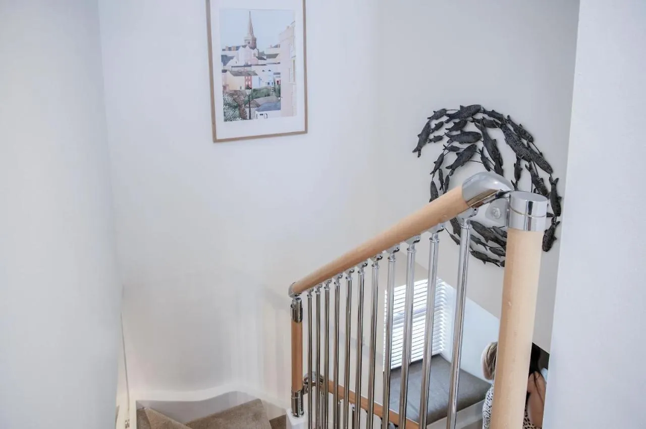 Flat 2 - 2 Bedroom - Apartment Tenby
