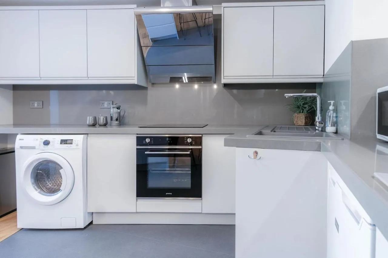 Flat 2 - 2 Bedroom - Apartment Tenby