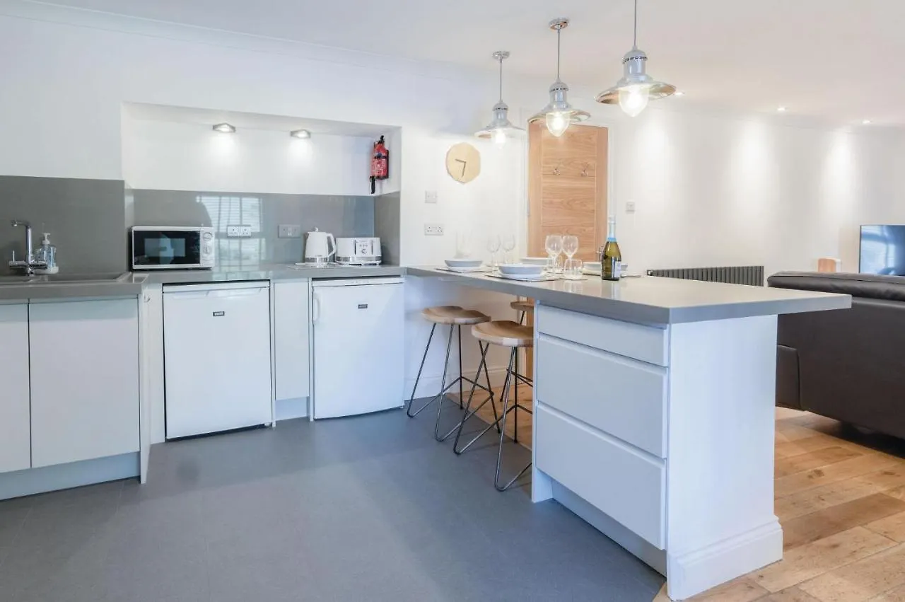 Flat 2 - 2 Bedroom - * Tenby