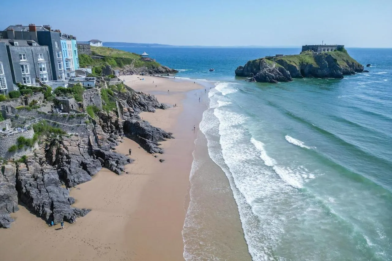 Flat 2 - 2 Bedroom - Apartment Tenby