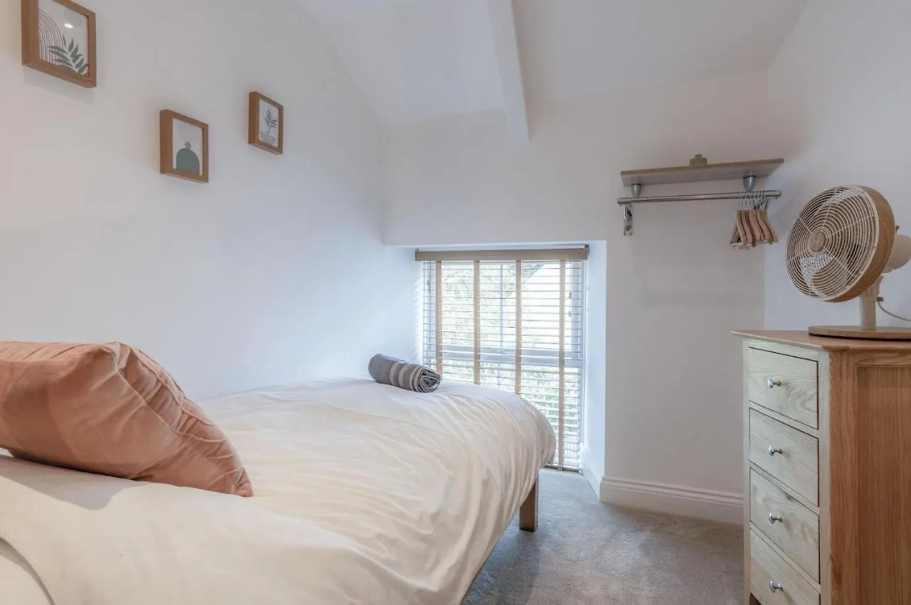 Flat 2 - 2 Bedroom - Apartment Tenby