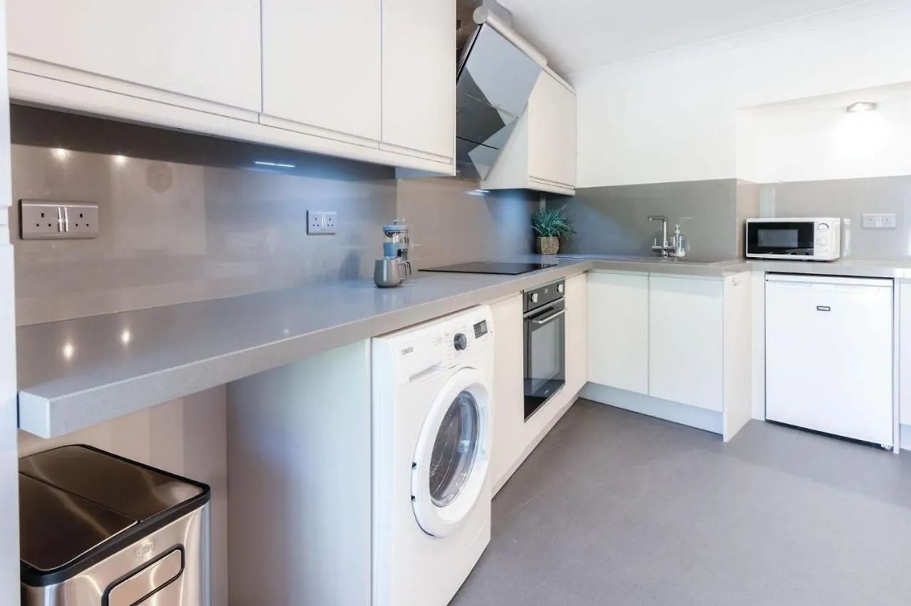 Flat 2 - 2 Bedroom - * Tenby