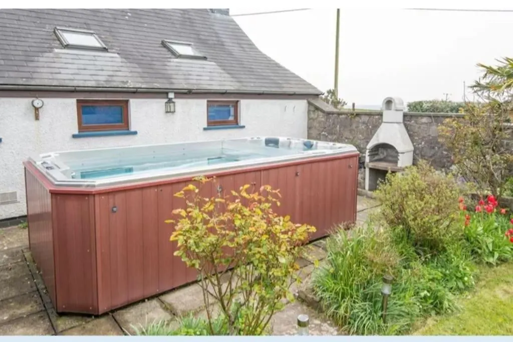 Glom Tenby, Sleeps 6, Swim Spa, Near