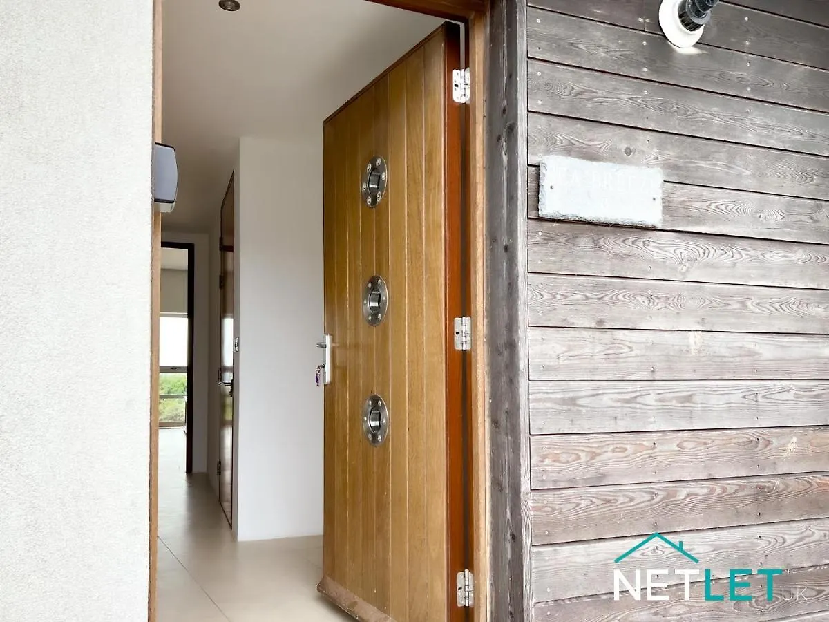 Sea Breeze Apartment Tenby