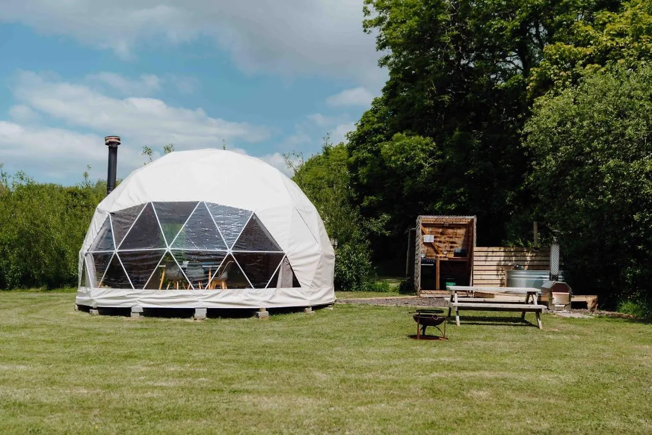 Luxury tent Beavers Retreat Glamping Tenby