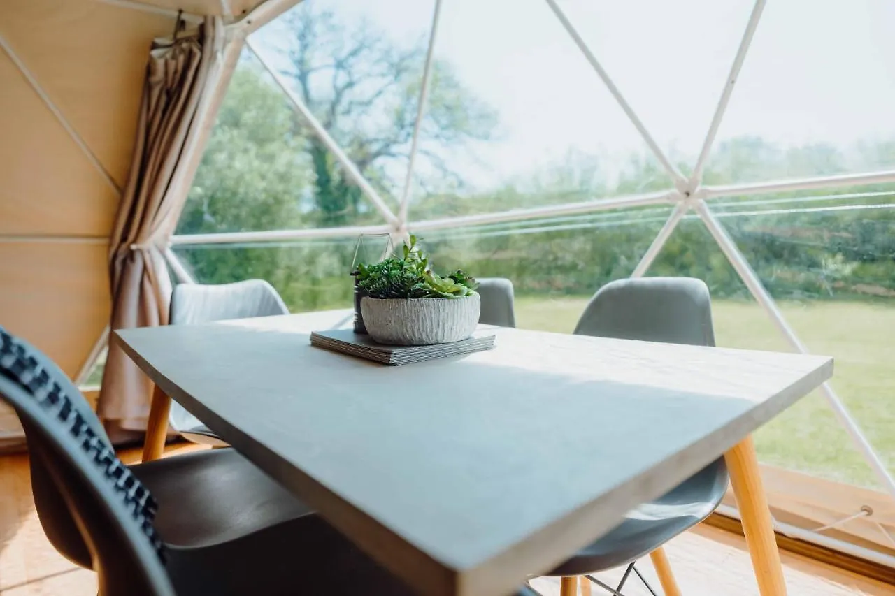 Luxury tent Beavers Retreat Glamping
