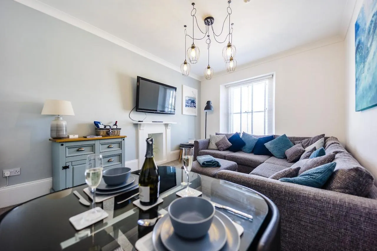 Flat 3 Flint House - Luxury Couples Apartment Tenby