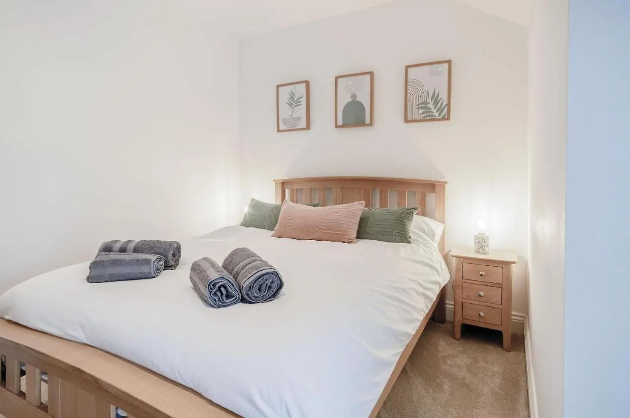 Flat 2 - 2 Bedroom - * Tenby