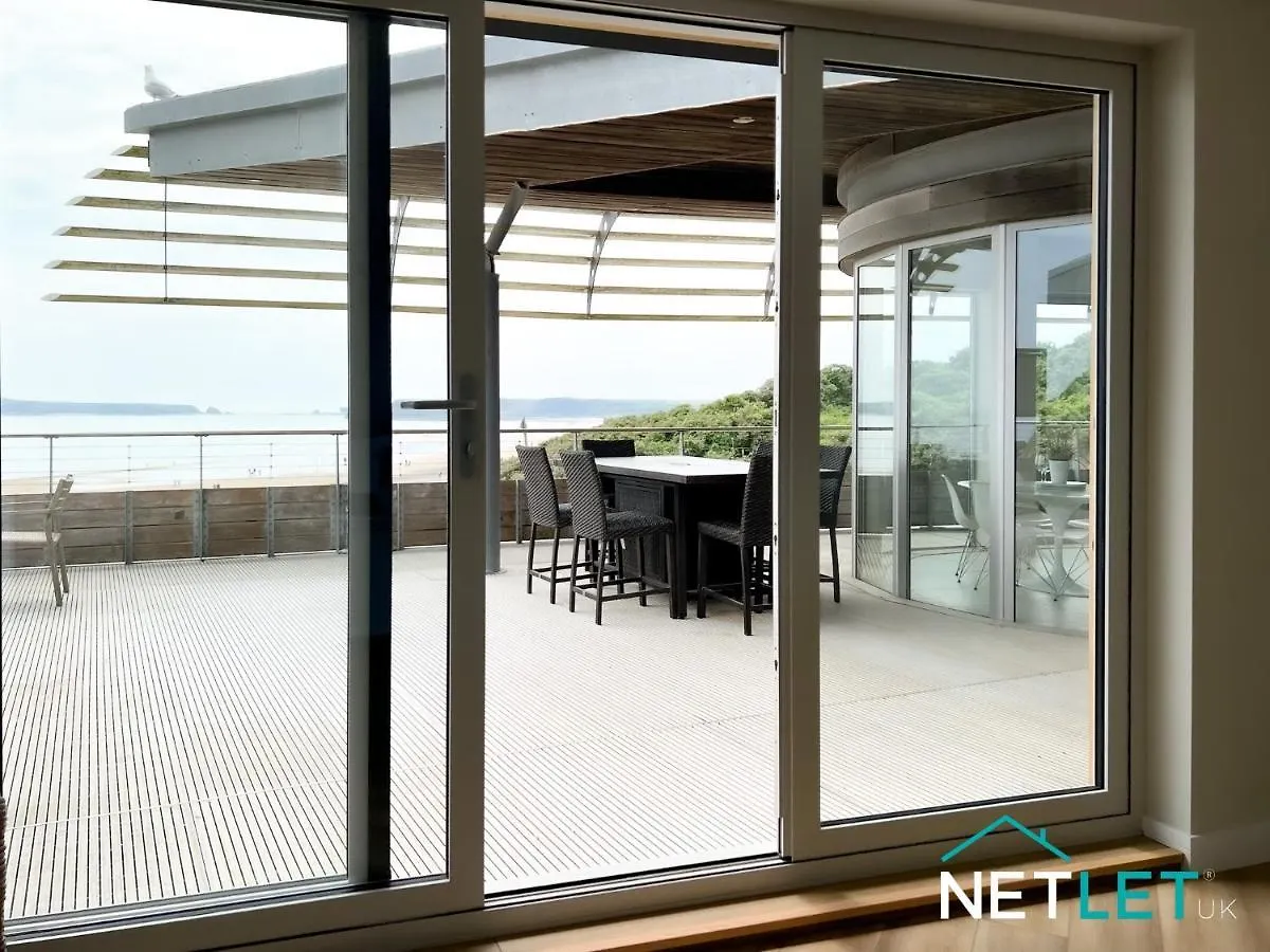 Sea Breeze Apartment *