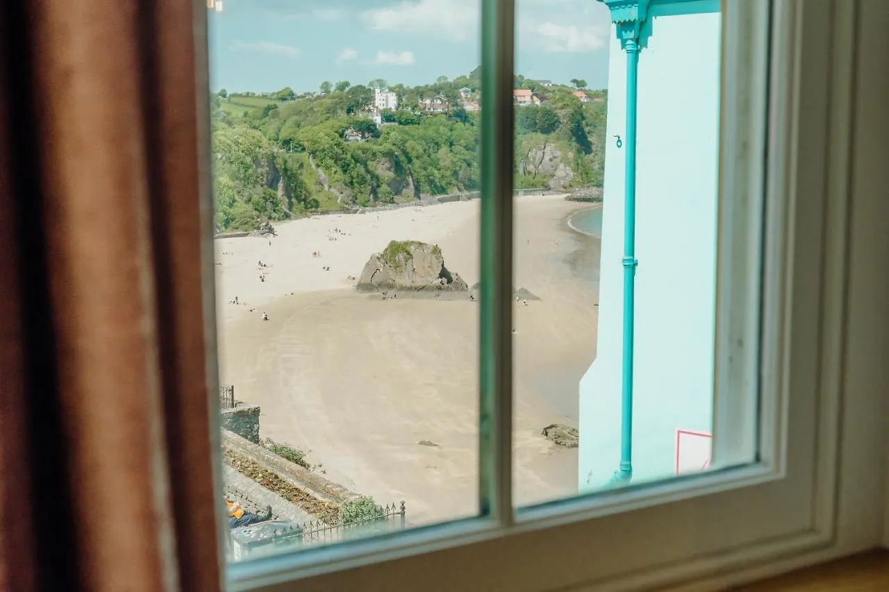 Luxury Sea-view In - Floral Corner Holiday home Tenby