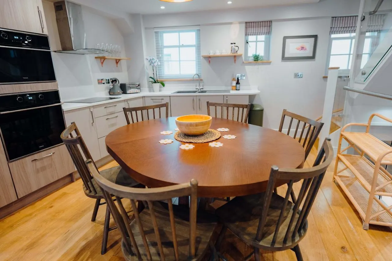Luxury Sea-view In - Floral Corner * Tenby