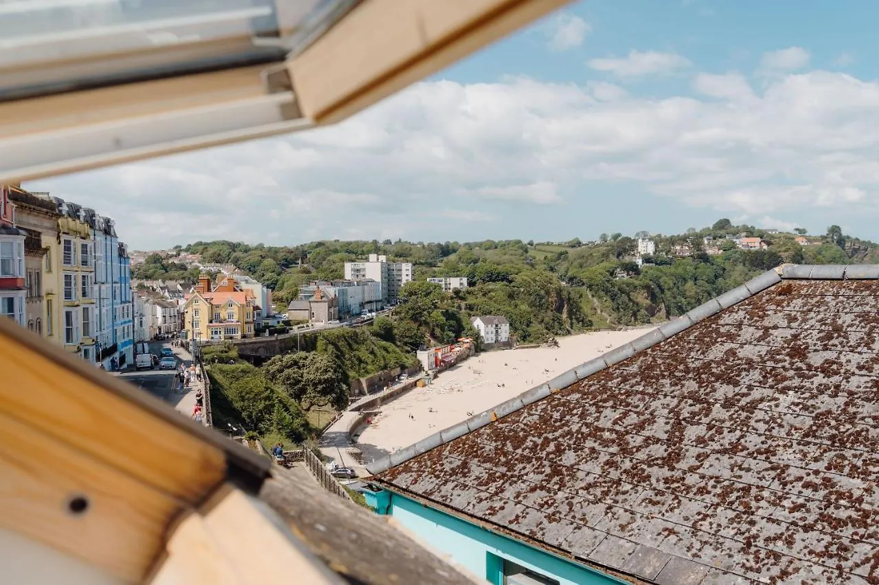 Luxury Sea-view In - Floral Corner Holiday home Tenby