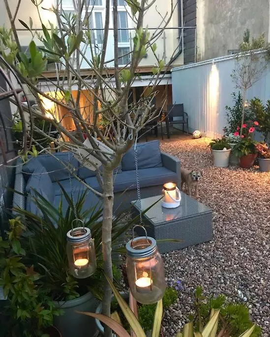 Flat 1 Flint House - 2 Bedroom - Garden - Parking - Dog Friendly
