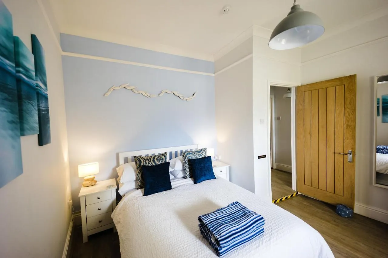 Apartment Flat 1 Flint House - 2 Bedroom - Garden - Parking - Dog Friendly *