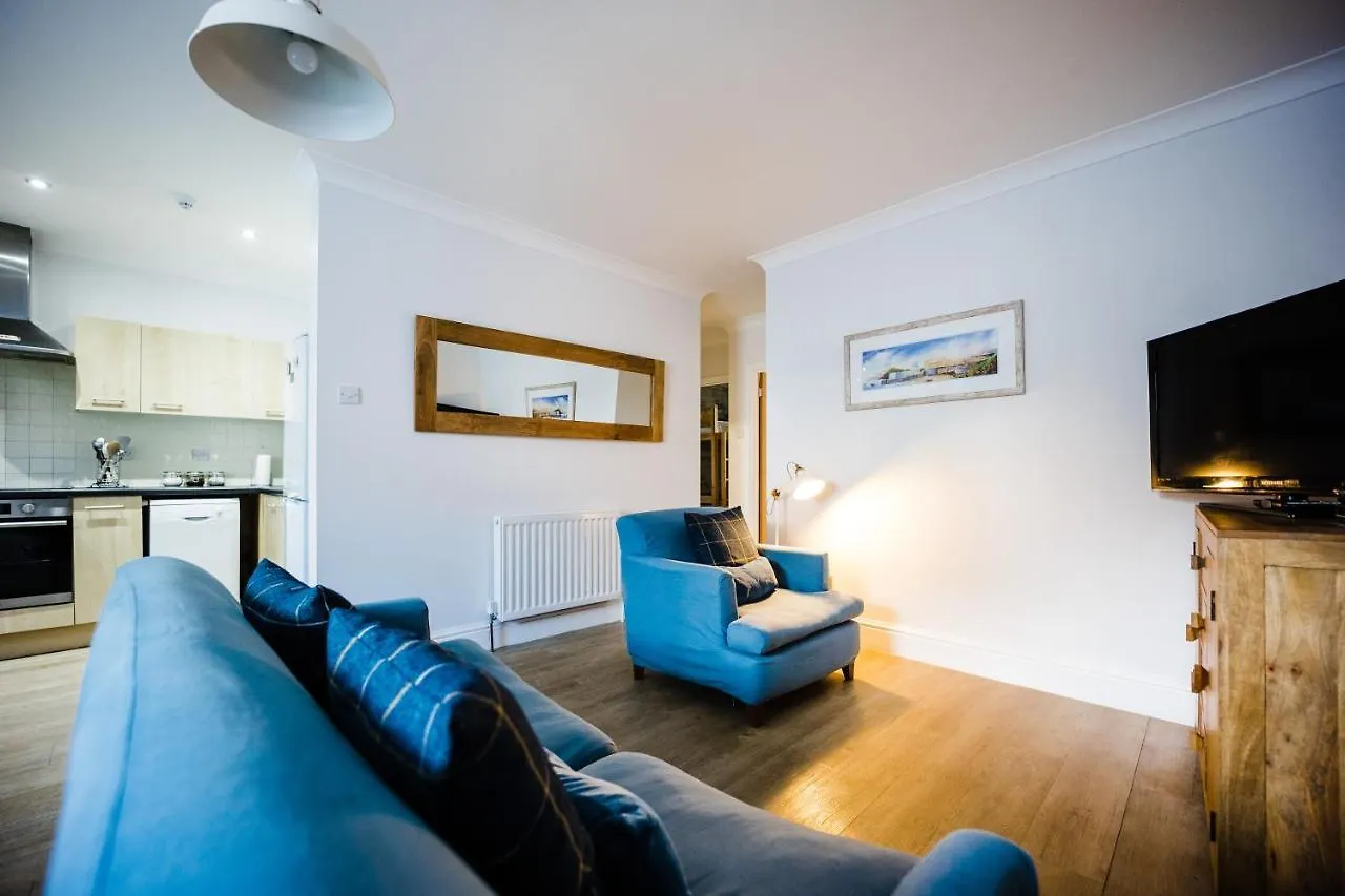 Apartment Flat 1 Flint House - 2 Bedroom - Garden - Parking - Dog Friendly