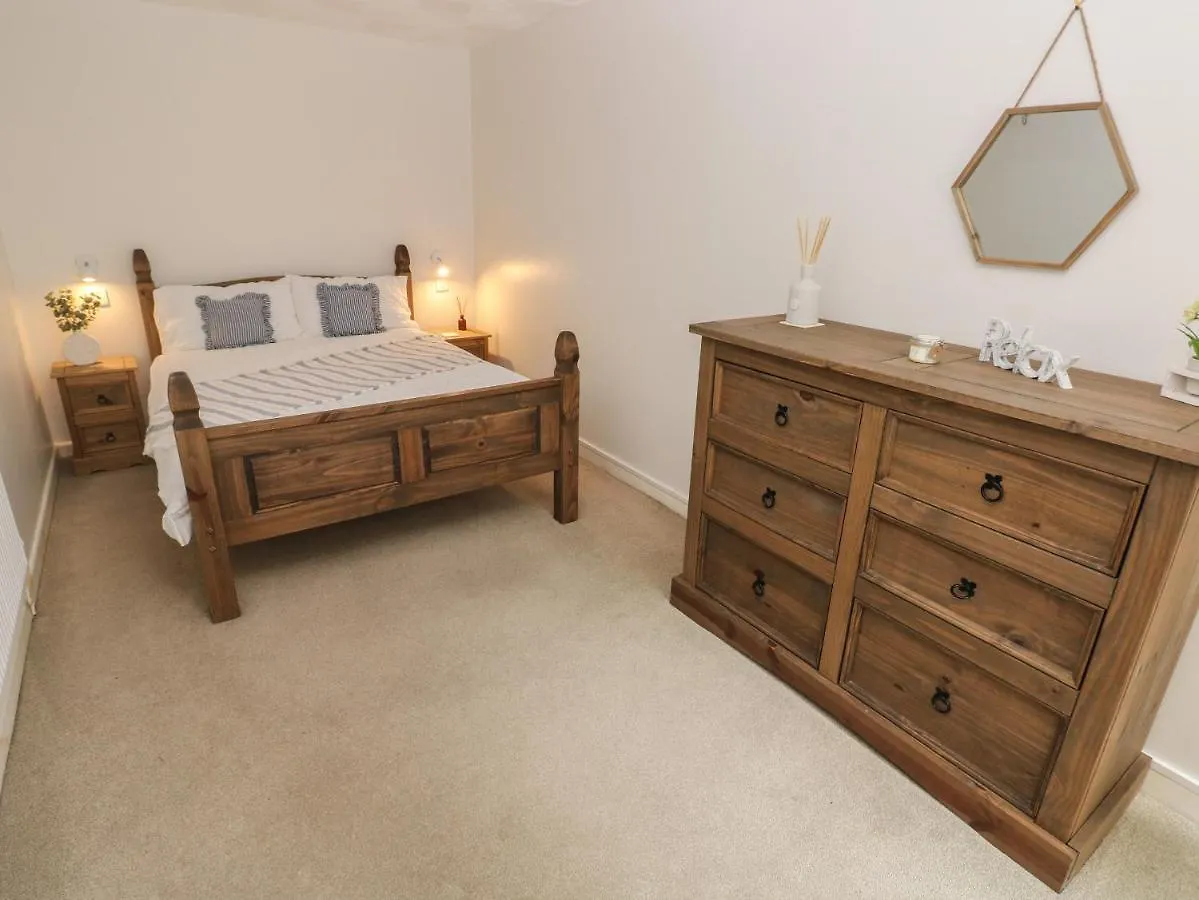 Flat 1 * Tenby