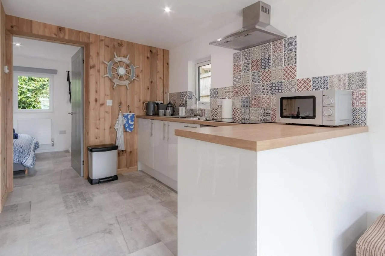 The Garden - 1 Bedroom - Tenby