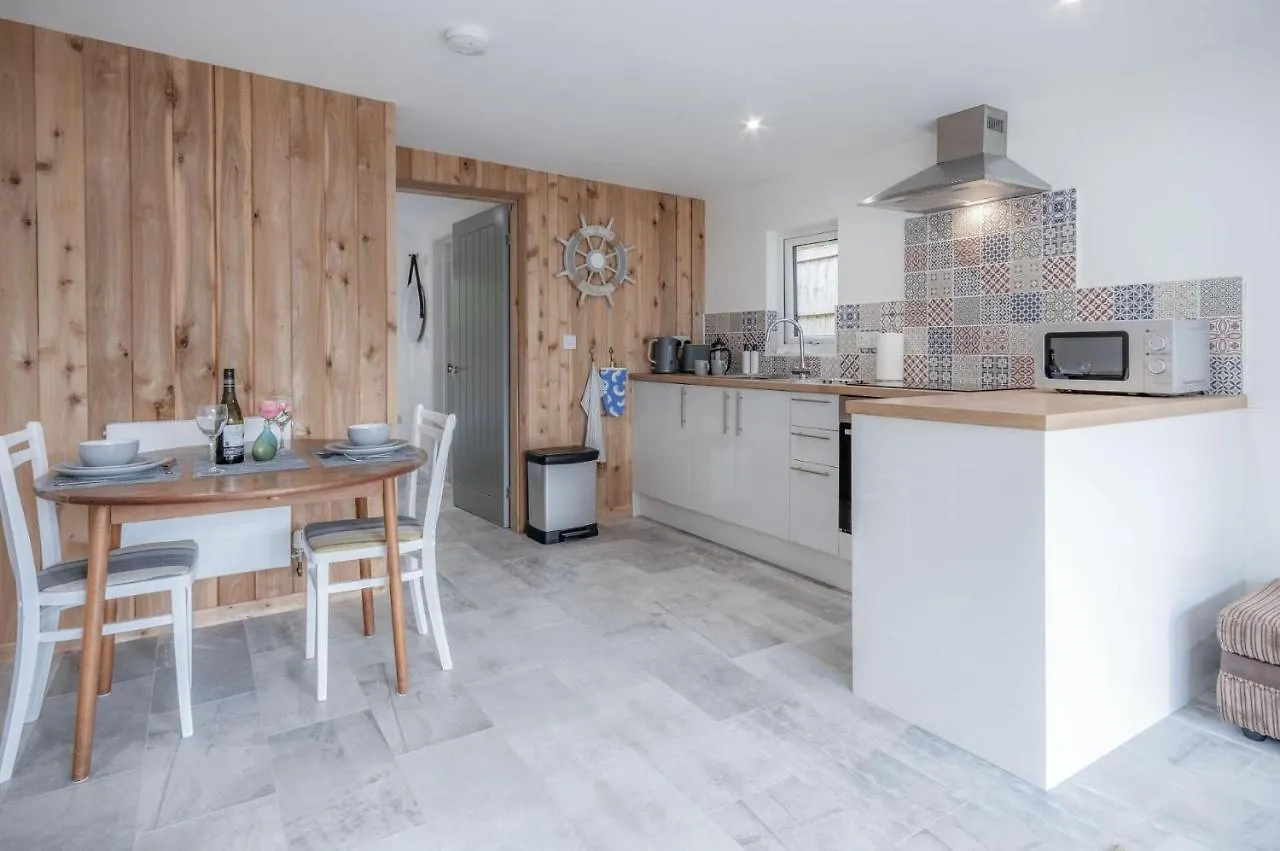 Chalet The Garden - 1 Bedroom - Tenby