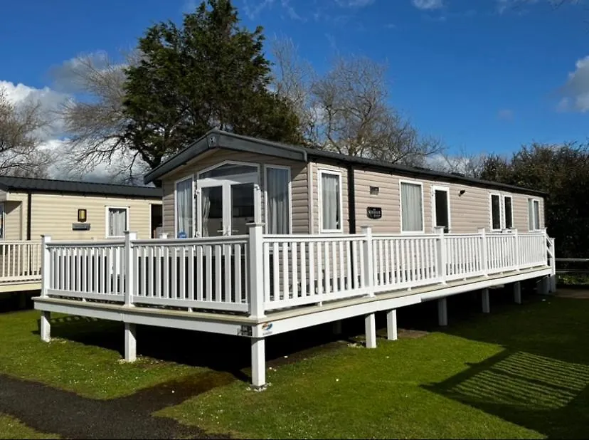 - Kiln Park Caravan Hire * Tenby