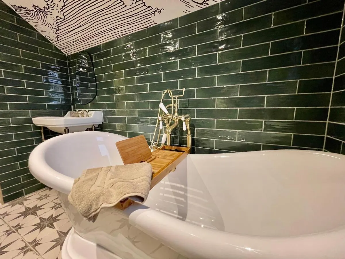 Style House By Flying Stays. Holiday home Tenby