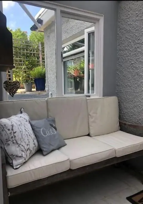 Tenby, 100m To Beach, Parking Apartment