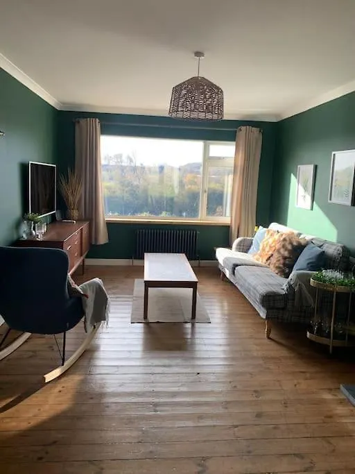 2 Bed Flat With Parking, Pet *