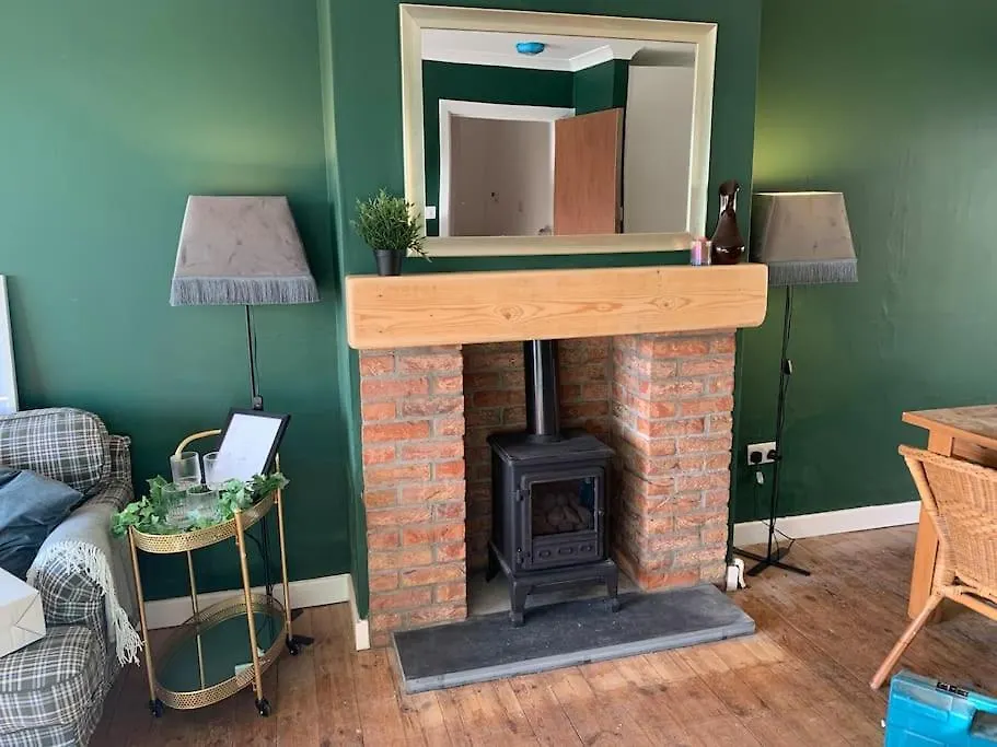Apartment 2 Bed Flat With Parking, Pet