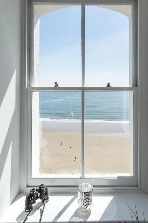 The Penthouse - Luxury 1 Bed - Panorama - * Tenby
