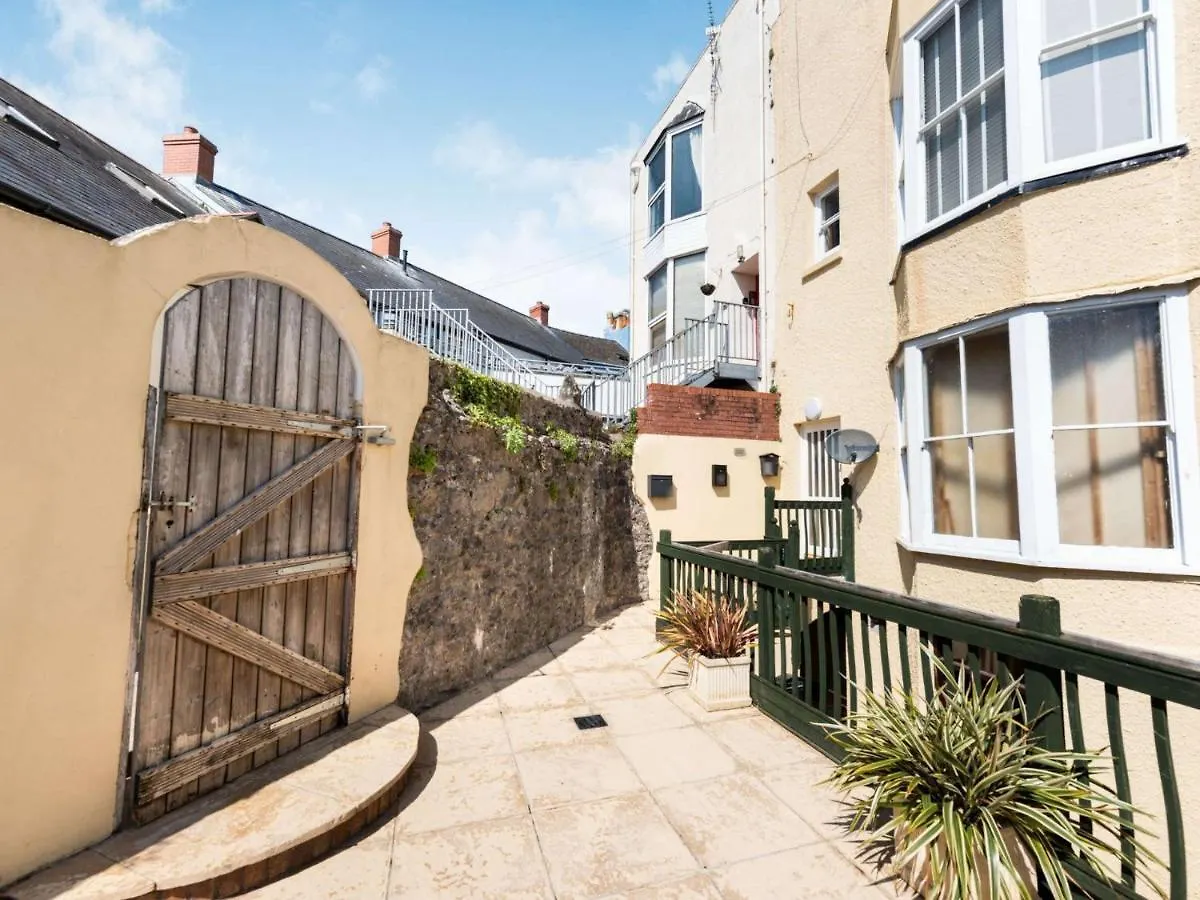 2 Bed In 87834 Apartment Tenby