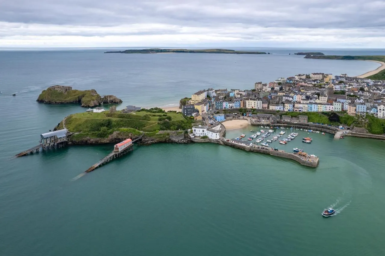 Bryn Hafod - * Tenby