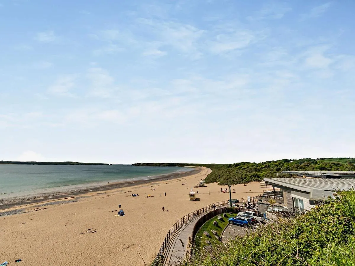 2 Bed In Fb292 Apartment Tenby