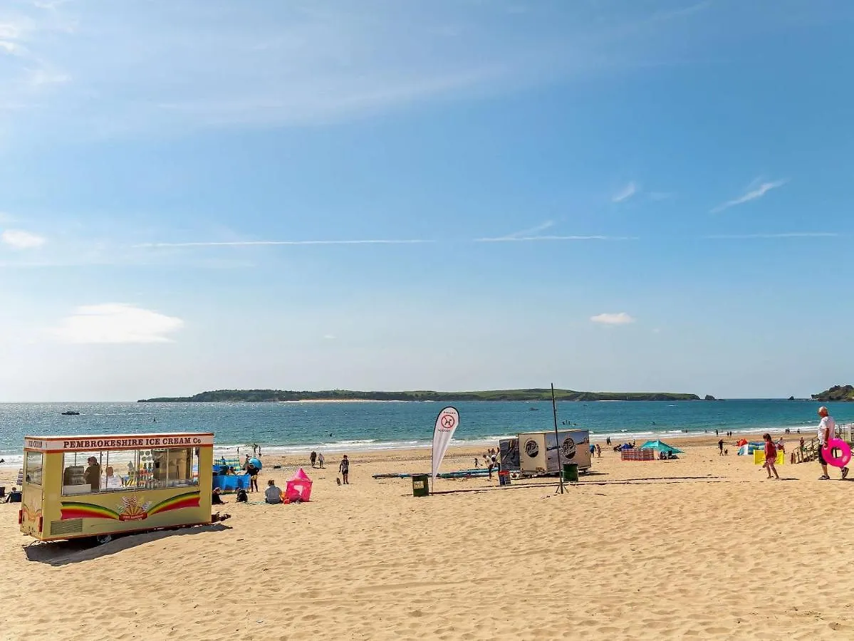 2 Bed In Fb290 Tenby