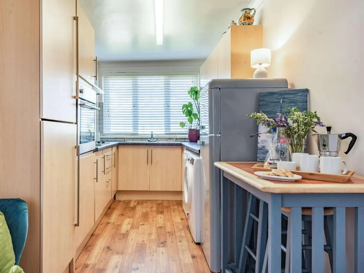 3 Bed In 86574