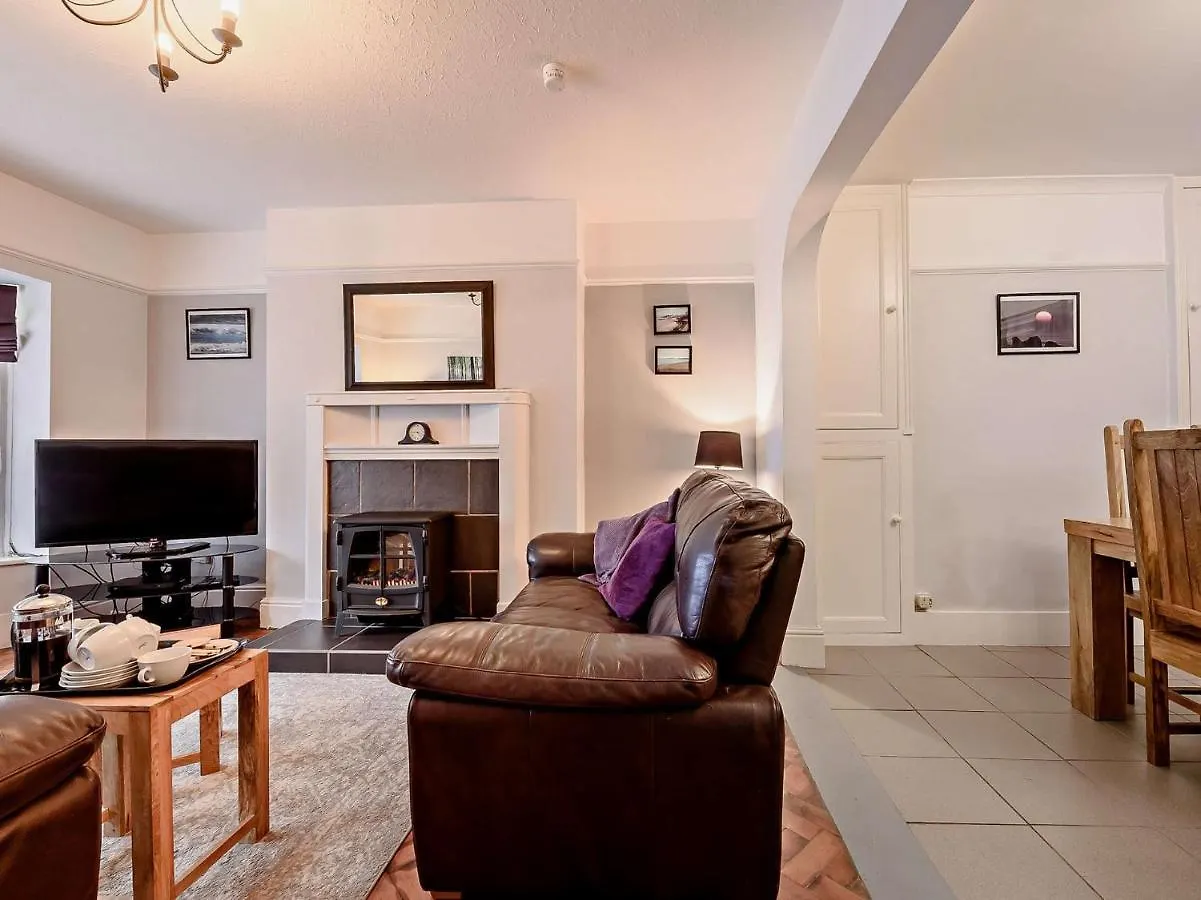 3 Bed In Fb063 * Tenby
