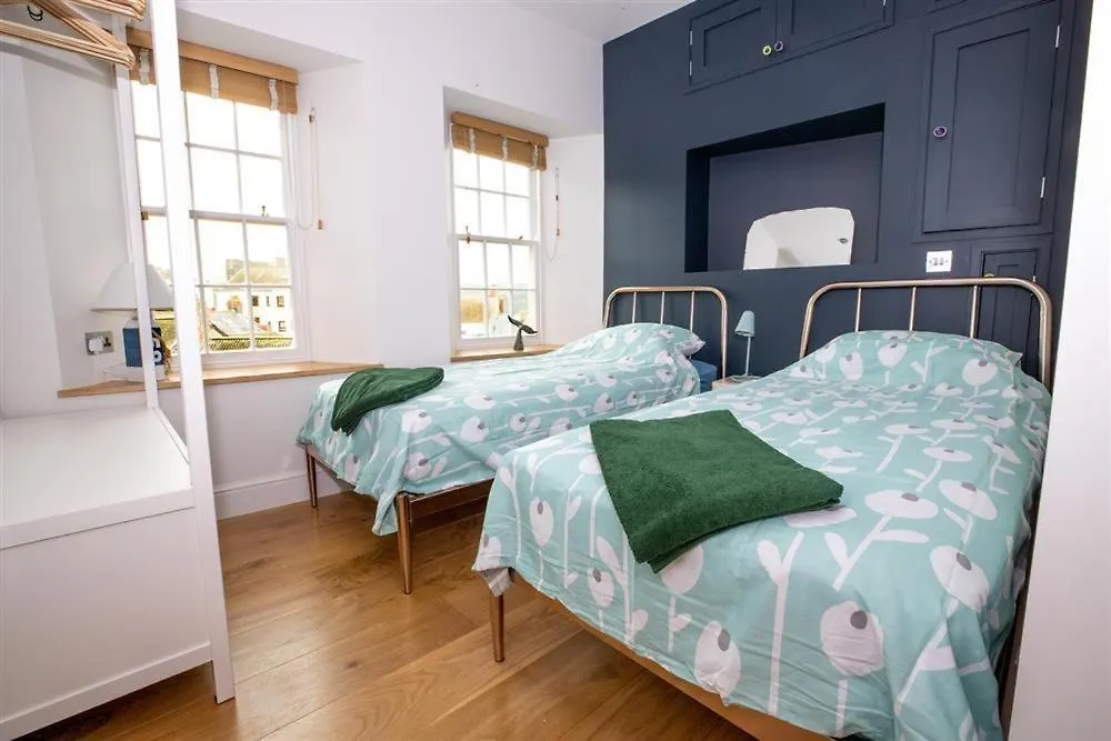 2 Bed In Fb285 Apartment Tenby
