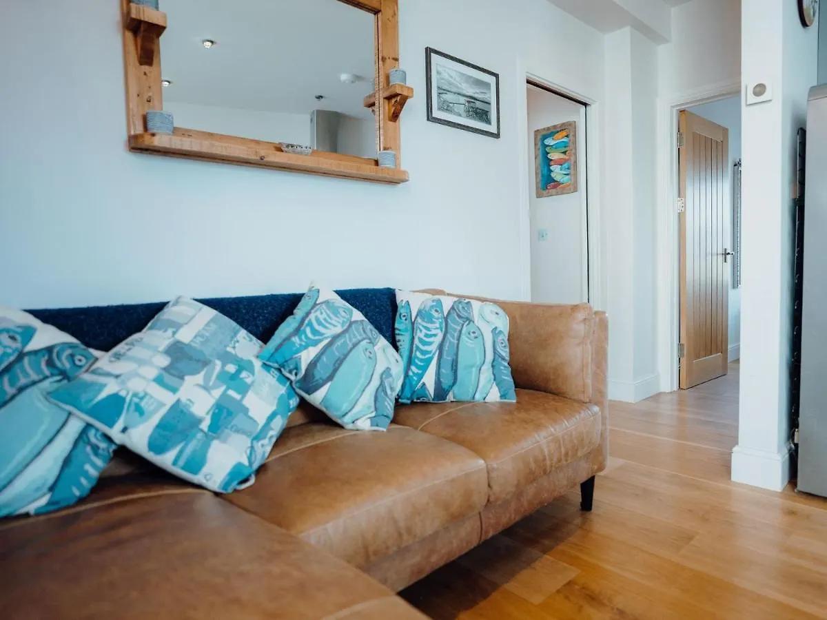 2 Bed In Fb285 * Tenby