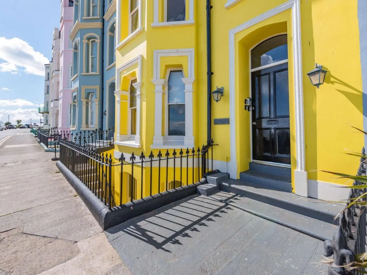 2 Bed In Fb233 * Tenby