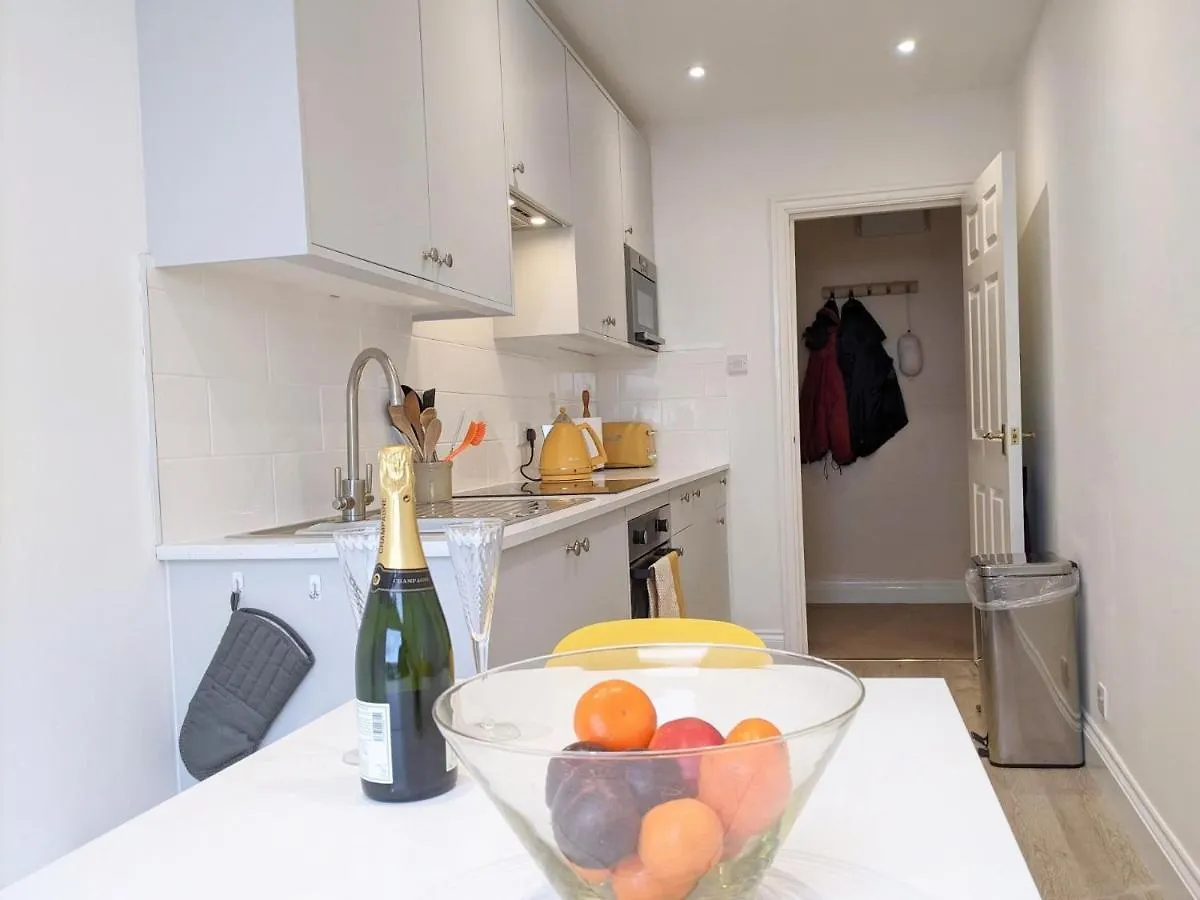 2 Bed In Fb164 Tenby