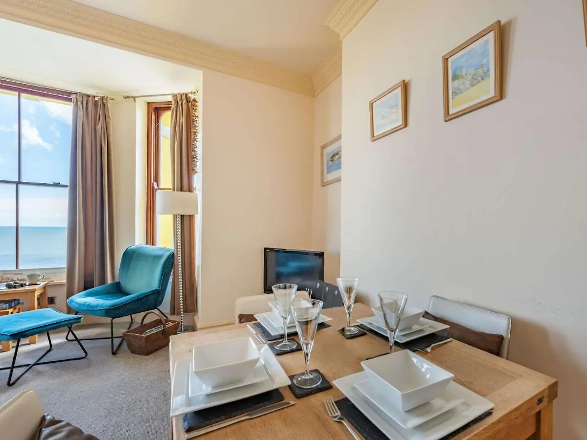 2 Bed In Fb233 * Tenby