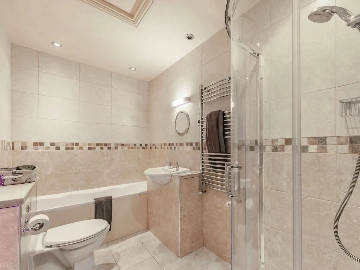 2 Bed In Fb233 Holiday home Tenby