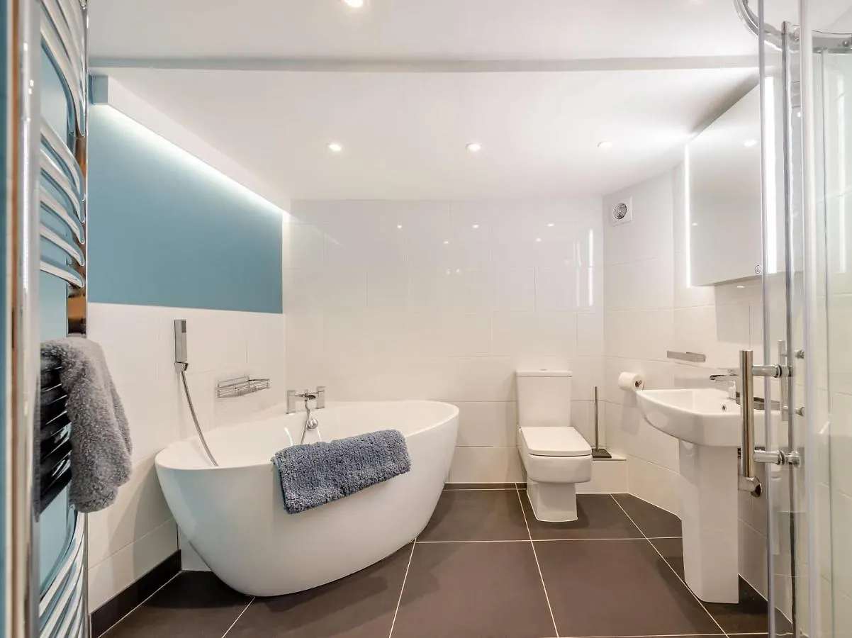 2 Bed In Fb205 * Tenby