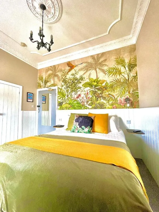 No: 1 The Esplanade Guest Accommodation. Couette-café Tenby