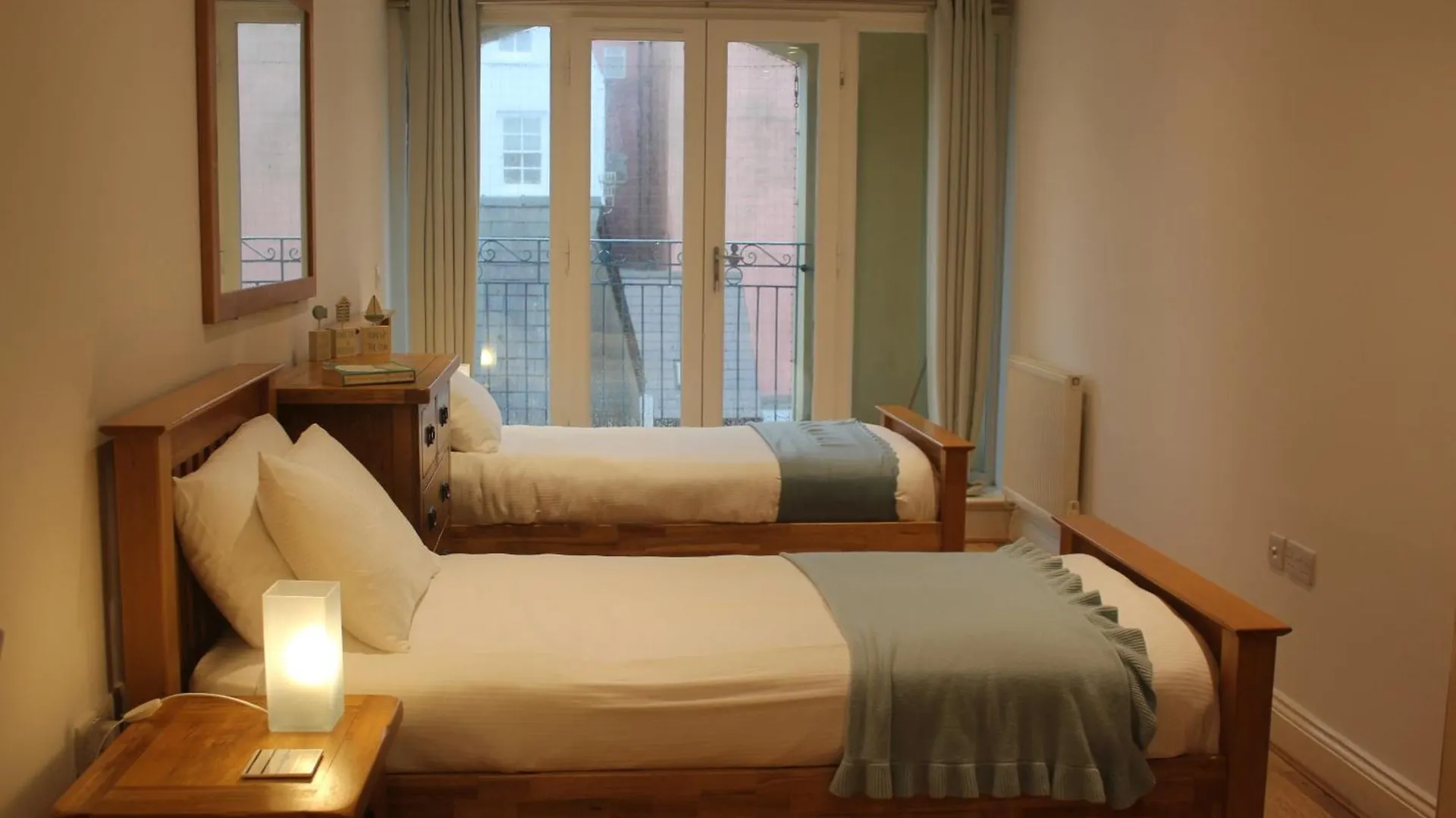 Stylish Flat In & Free Parking Tenby