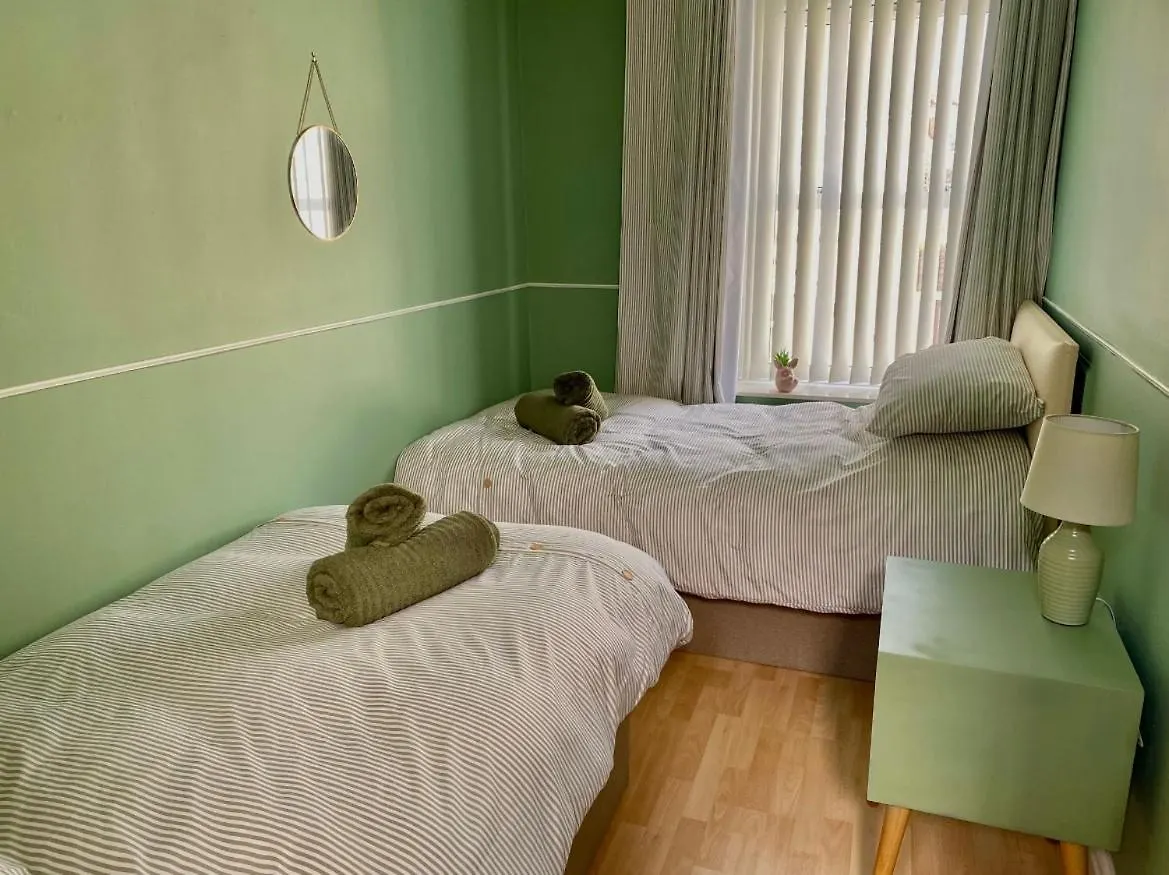 Holiday home Honey Tenby