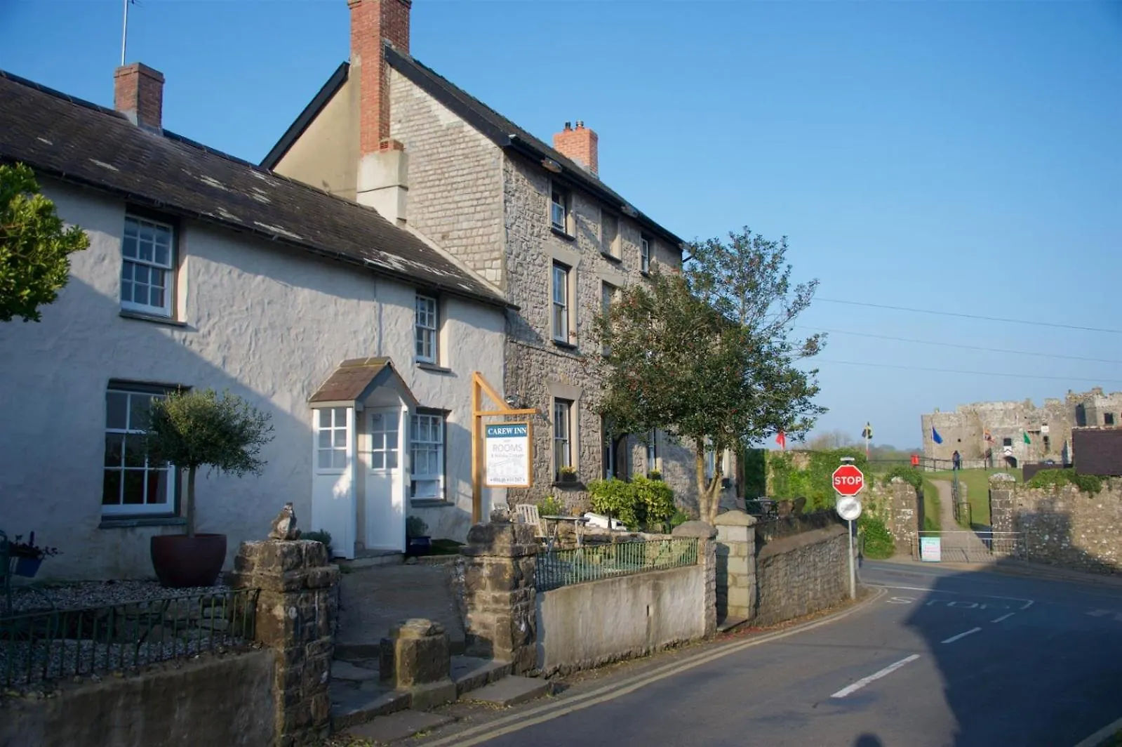 Carew Inn Inn