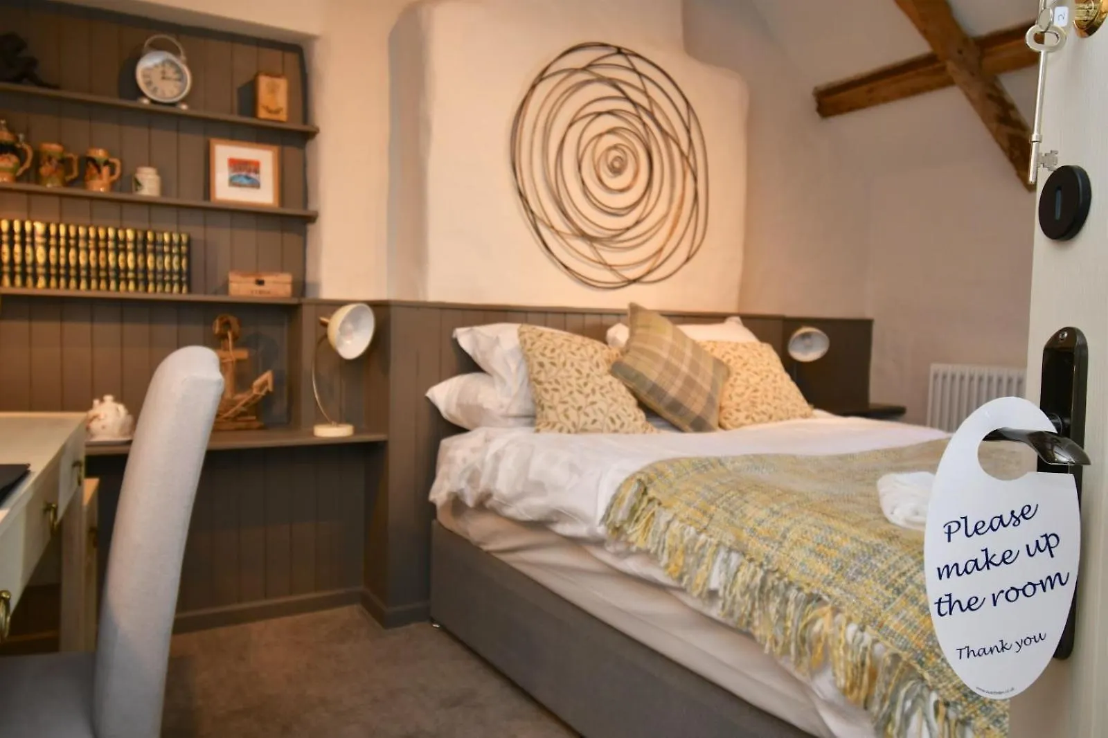 Carew Inn *