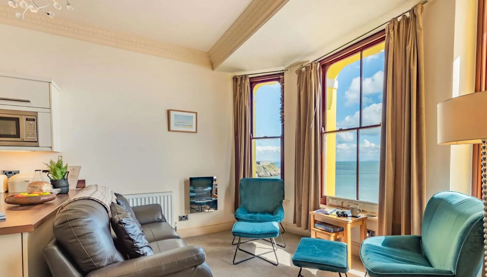 2 Bed In Fb233 * Tenby