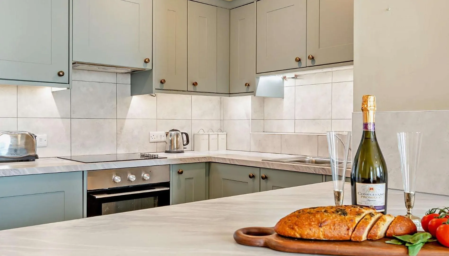 2 Bed In Fb163 * Tenby
