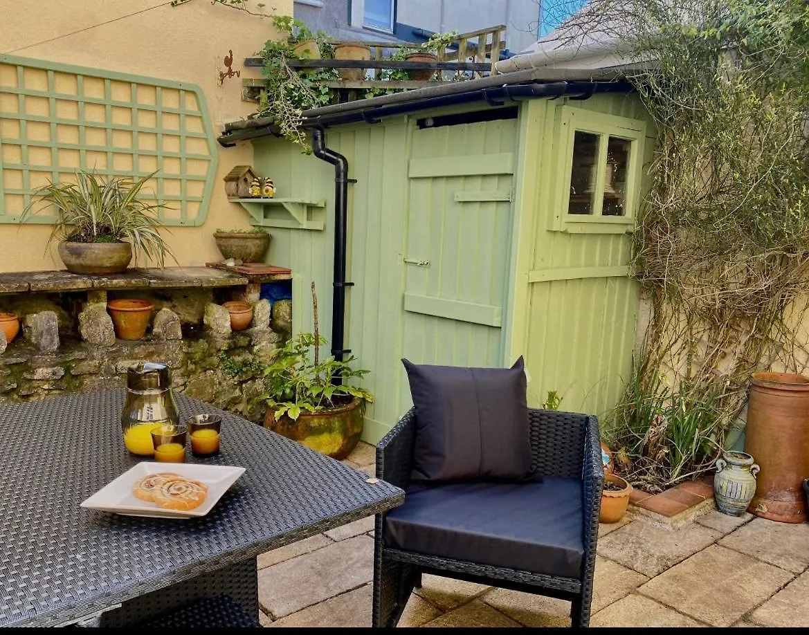 Holiday home Honey Tenby